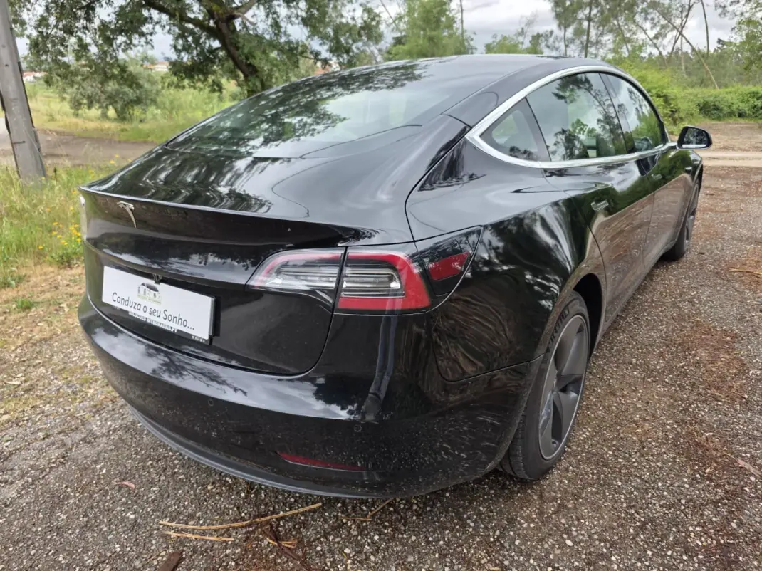 Tesla Model 3 2019 - 23900 EUR, 177000 km - AUTO.MOTO.pt - 177000km - foto 21 de 42