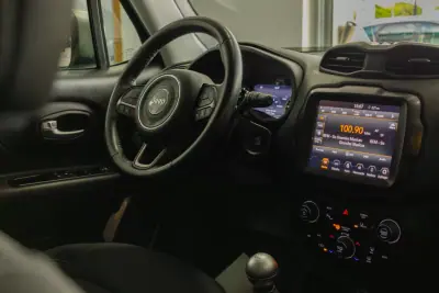 Jeep Renegade 2019 - 17900 EUR, 106000 km - AUTO.MOTO.pt - 106000km - foto 15 de 19