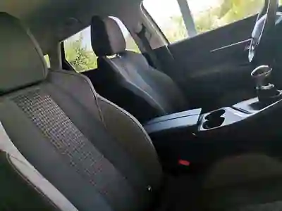 Peugeot 3008 2017 - 14000 EUR, 138000 km - 138000km - foto 8 de 10