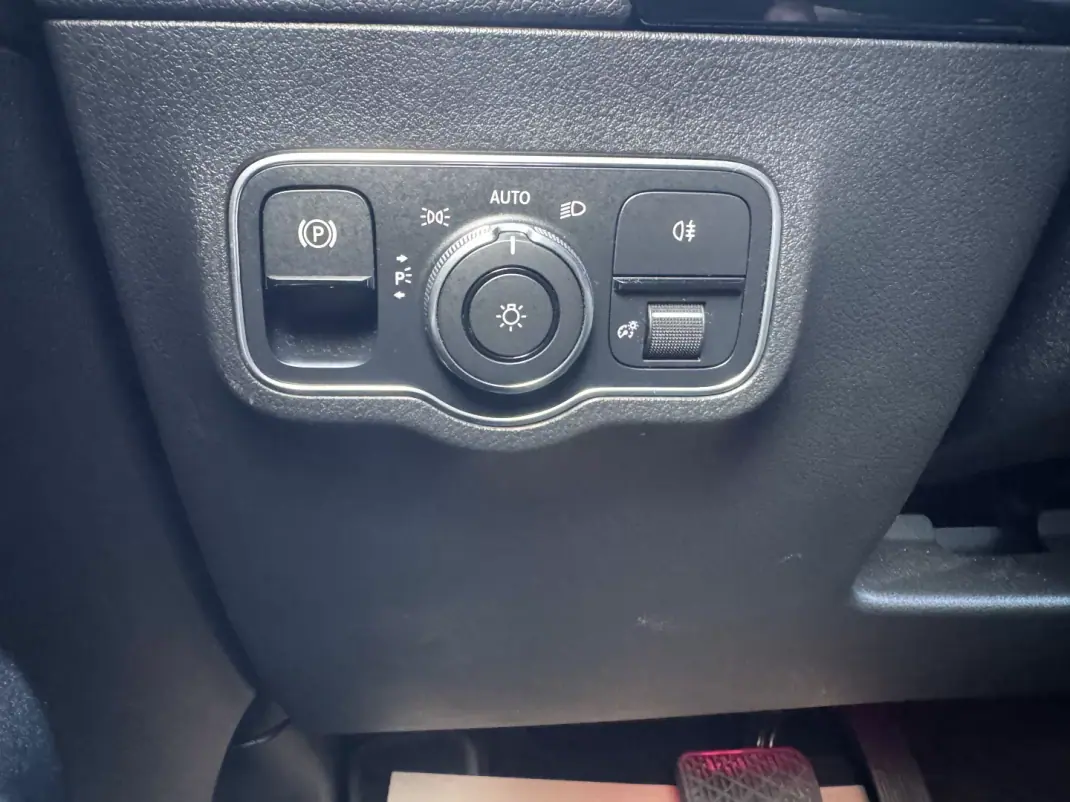 Mercedes-Benz EQA 2021 - 28900 EUR, 100000 km - 100000km - foto 45 de 50