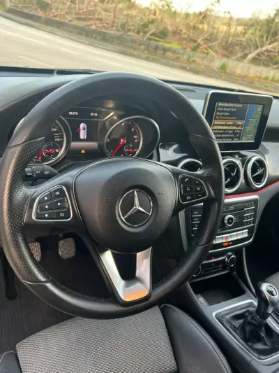 Mercedes-Benz CLA 180 2017 - 19950 EUR, 124000 km - AUTO.MOTO.pt - 124000km - foto 26 de 38