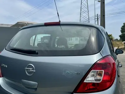 Opel Corsa 2011 - 6950 EUR, 212000 km - AUTO.MOTO.pt - 212000km - foto 10 de 19