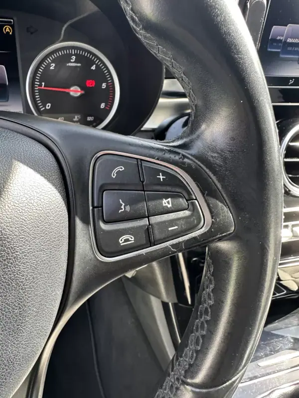Mercedes-Benz C 180 2015 - 12900 EUR, 280000 km - AUTO.MOTO.pt - 280000km - foto 46 de 69