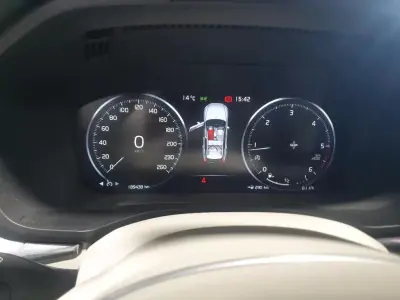 Volvo XC 60 2019 - 23750 EUR, 189121 km - AUTO.MOTO.pt - 189121km - foto 9 de 9