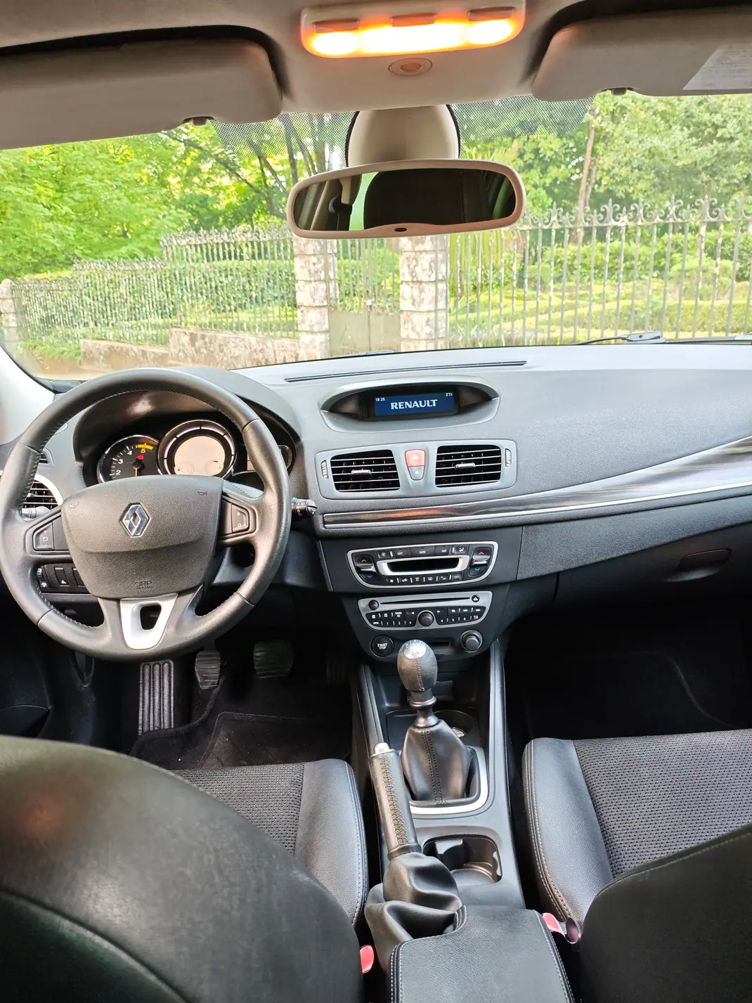 Renault Mégane 2010 - 4300 EUR, 246000 km - AUTO.MOTO.pt - 246000km - foto 7 de 9
