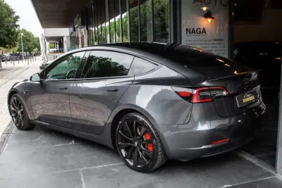Tesla Model 3 2019 - 26990 EUR, 127043 km - foto 3 de 34