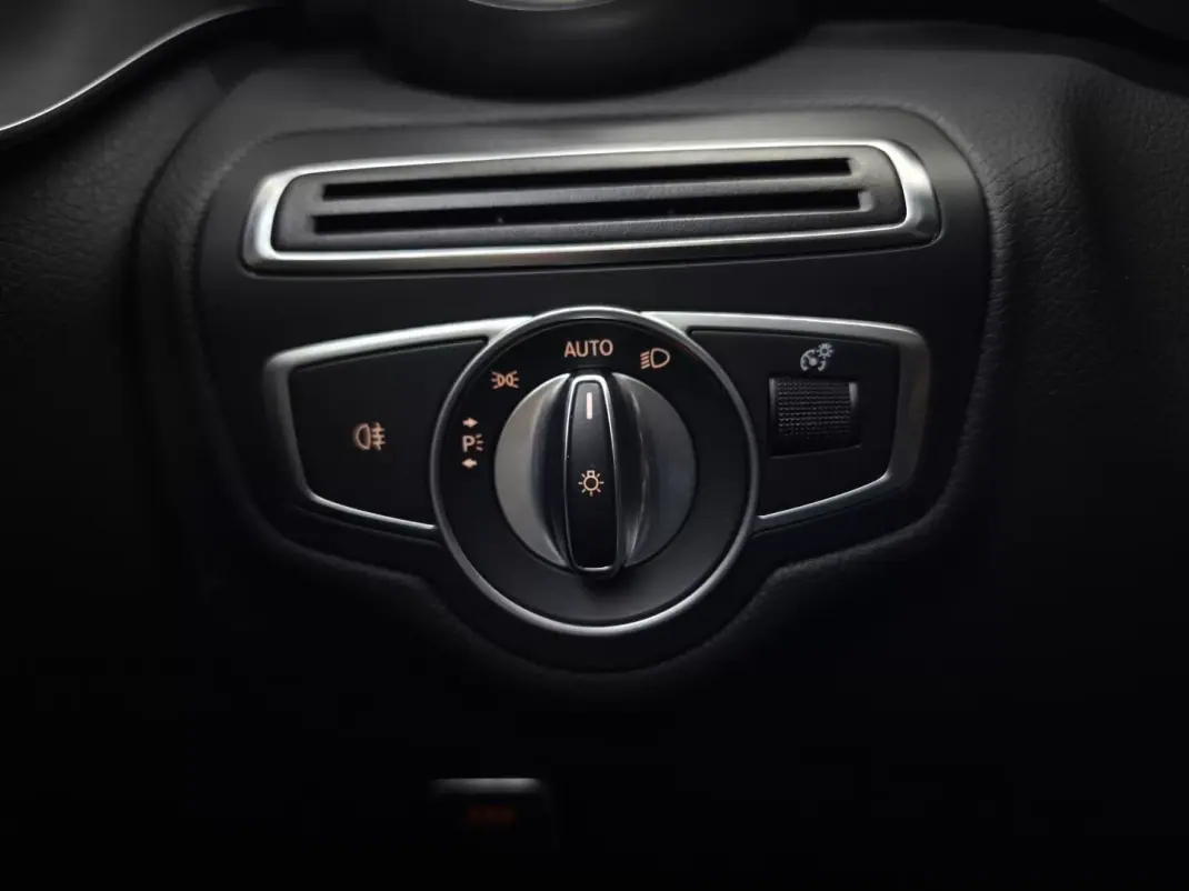 Mercedes-Benz C 220 2017 - 30950 EUR, 148819 km - AUTO.MOTO.pt - 148819km - foto 29 de 44