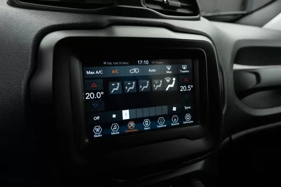 Jeep Renegade 2020 - 15999 EUR, 98800 km - AUTO.MOTO.pt - 98800km - foto 24 de 27