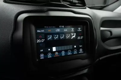 Jeep Renegade 2020 - 15999 EUR, 98800 km - AUTO.MOTO.pt - 98800km - foto 24 de 27