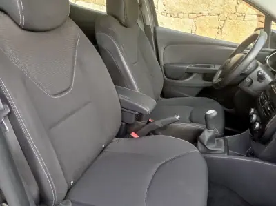 Renault Clio 2013 - 6990 EUR, 259500 km - AUTO.MOTO.pt - 259500km - foto 9 de 11