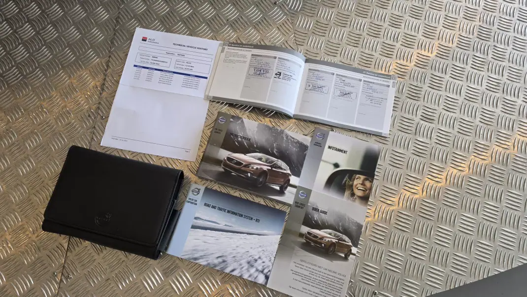 Volvo V40 Cross Country 2013 - 9900 EUR, 239930 km - AUTO.MOTO.pt - 239930km - foto 49 de 55