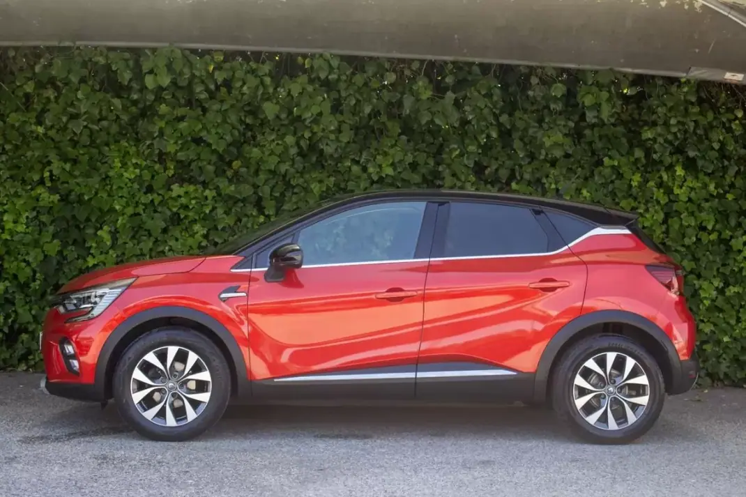 Renault Captur 2020 - 15900 EUR, 86000 km - AUTO.MOTO.pt - 86000km - foto 7 de 17