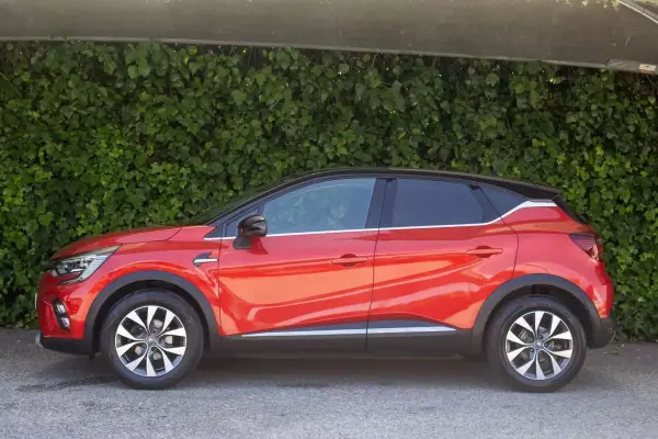 Renault Captur 2020 - 15900 EUR, 86000 km - AUTO.MOTO.pt - 86000km - foto 7 de 17