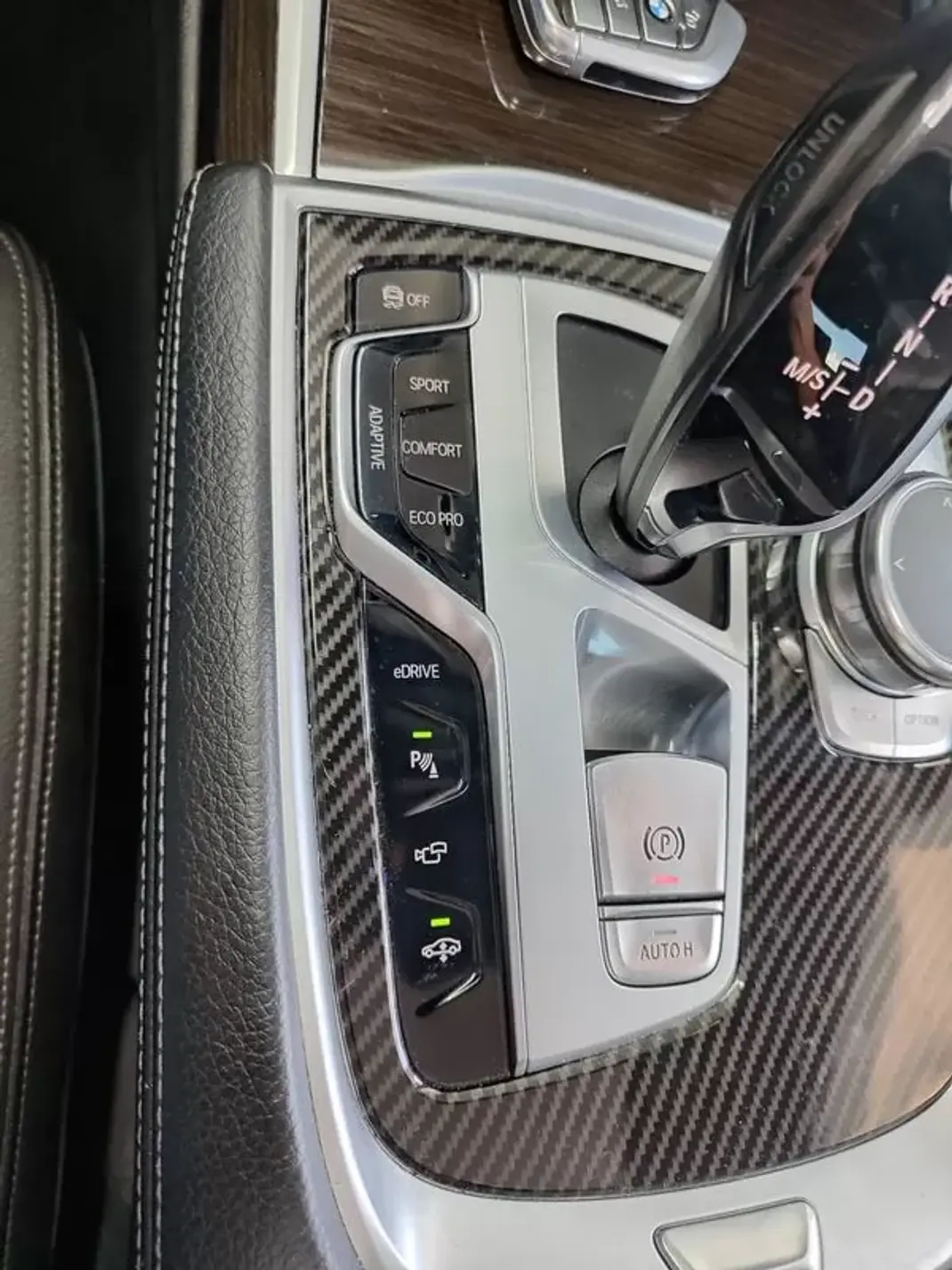 BMW 740 2018 - 29950 EUR, 249000 km - AUTO.MOTO.pt - 249000km - foto 30 de 41