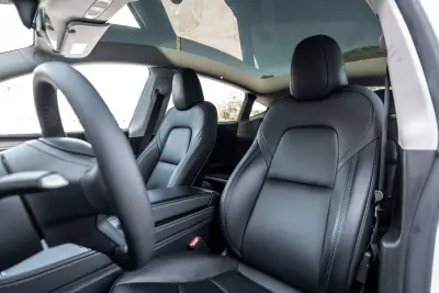 Tesla Model Y 2022 - 36900 EUR, 70000 km - AUTO.MOTO.pt - 70000km - foto 9 de 25