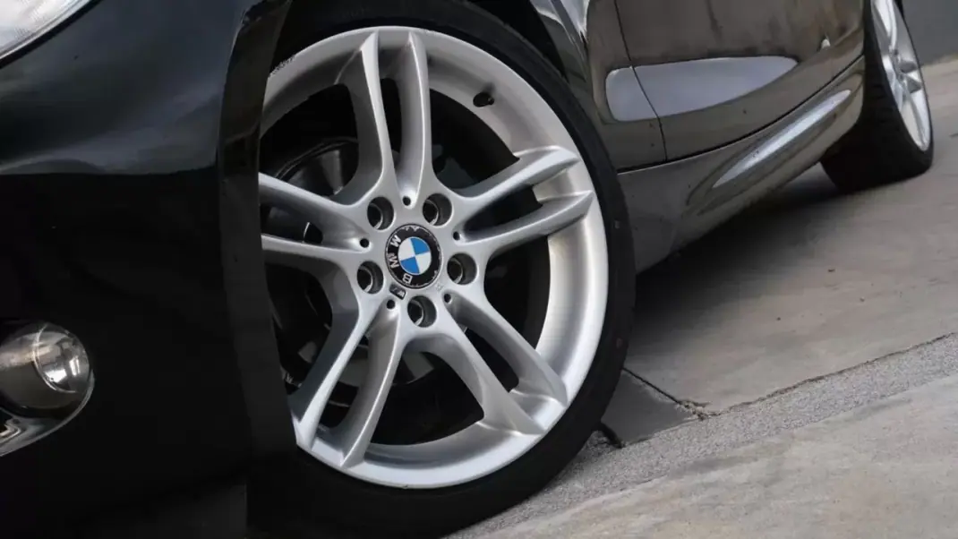BMW 118 2010 - 10999 EUR, 225592 km - 225592km - foto 10 de 13
