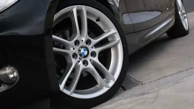 BMW 118 2010 - 10999 EUR, 225592 km - 225592km - foto 10 de 13