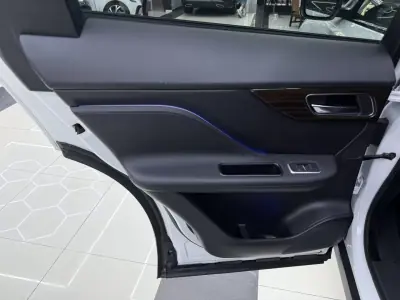 Jaguar F-Pace 2017 - 27950 EUR, 141687 km - 141687km - foto 42 de 48
