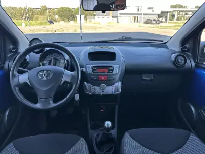 Toyota Aygo 2012 - 7490 EUR, 115000 km - AUTO.MOTO.pt - 115000km - foto 10 de 17
