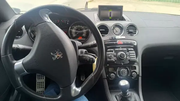 Peugeot RCZ 2011 - 10900 EUR, 158000 km - AUTO.MOTO.pt - 158000km - foto 4 de 19
