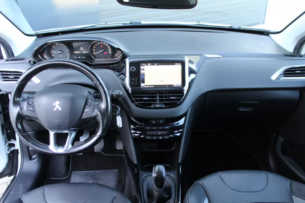 Peugeot 2008 2015 - 10500 EUR, 148600 km - AUTO.MOTO.pt - 148600km - foto 8 de 19