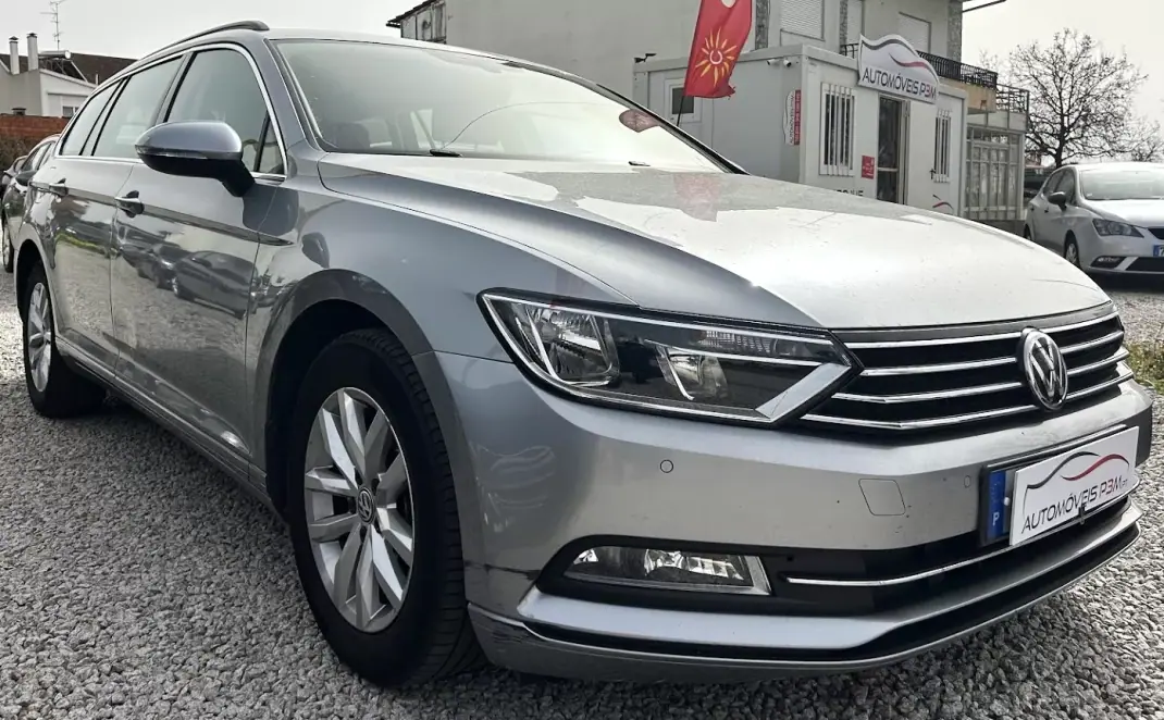 Volkswagen Passat Variant 2018 - 17900 EUR, 143500 km - AUTO.MOTO.pt - 143500km - foto 1 de 20