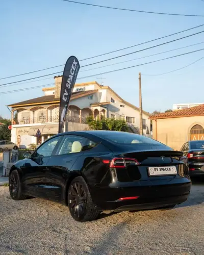 Tesla Model 3 2021 - 30399 EUR, 114000 km - AUTO.MOTO.pt - 114000km - foto 3 de 11