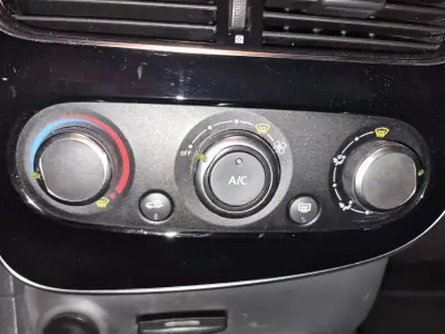 Renault Clio Break 2018 - 9999 EUR, 76544 km - AUTO.MOTO.pt - 76544km - foto 14 de 24