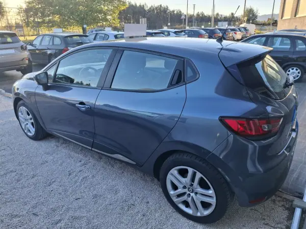 Renault Clio 2018 - 1295 EUR, 57123 km - AUTO.MOTO.pt - 57123km - foto 4 de 11