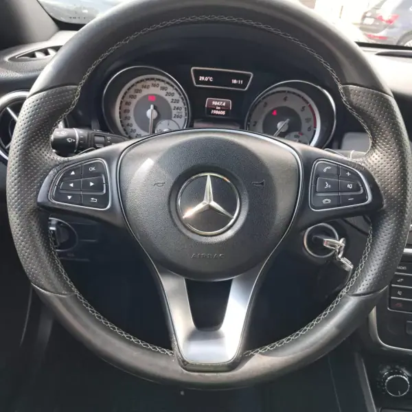 Mercedes-Benz CLA 220 2015 - 17690 EUR, 199000 km - AUTO.MOTO.pt - 199000km - foto 8 de 14