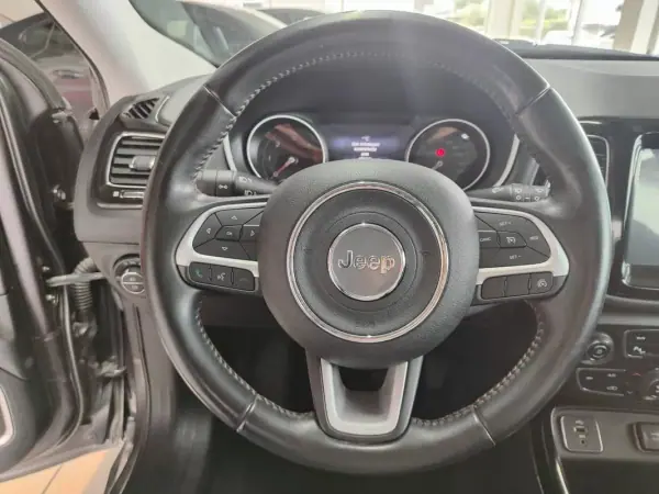 Jeep Compass 2018 - 17250 EUR, 110000 km - AUTO.MOTO.pt - 110000km - foto 26 de 34