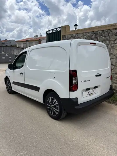 Peugeot Partner 2016 - 8490 EUR, 192000 km - AUTO.MOTO.pt - 192000km - foto 4 de 7
