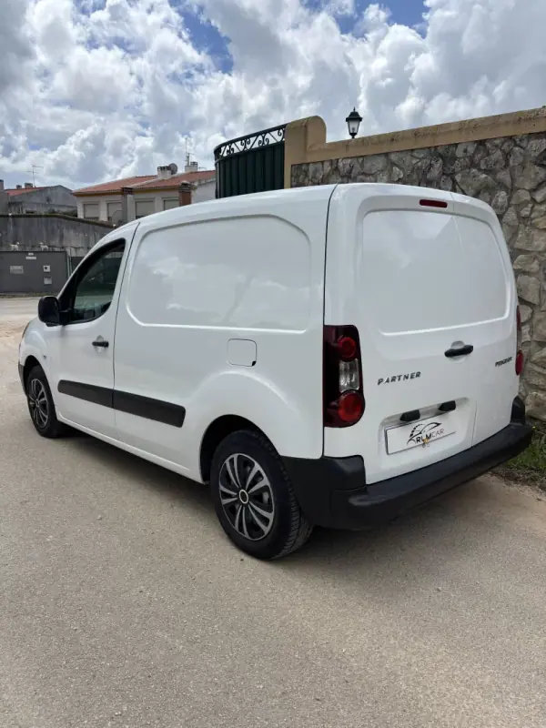 Peugeot Partner 2016 - 8490 EUR, 192000 km - AUTO.MOTO.pt - 192000km - foto 4 de 7