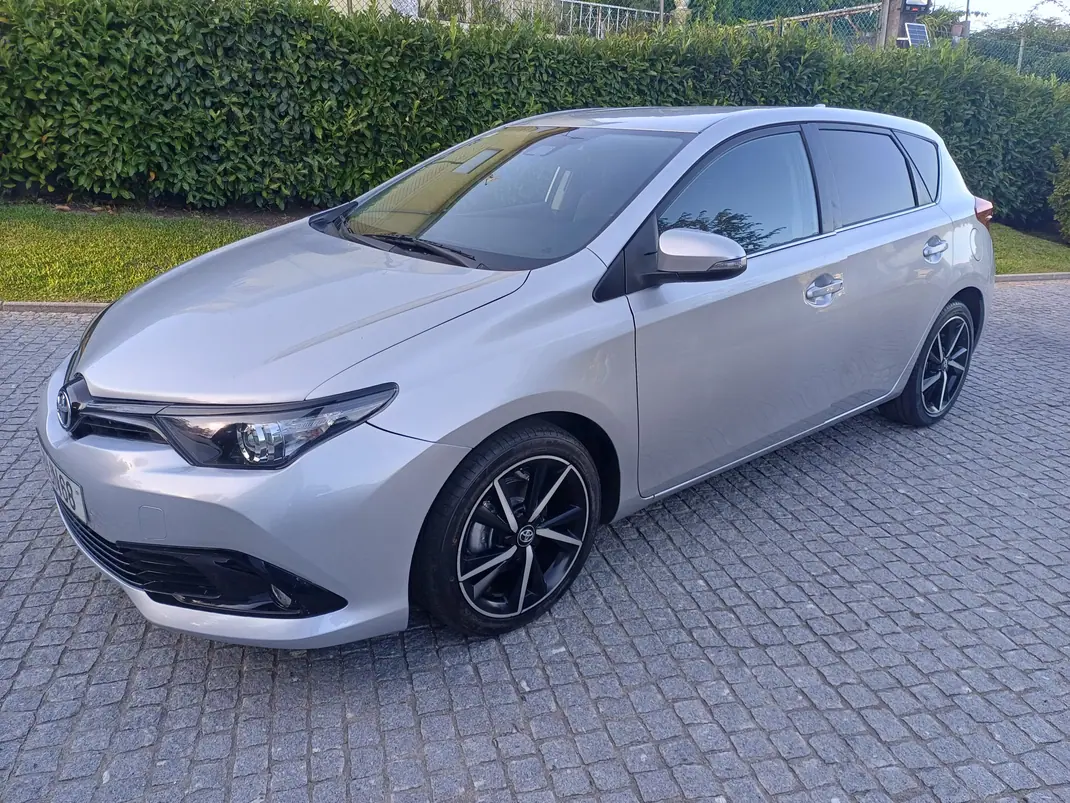 Toyota Auris 2018 - 14250 EUR, 188000 km - foto 1 de 11