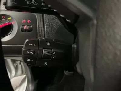 SEAT Ibiza 2014 - 5750 EUR, 290400 km - AUTO.MOTO.pt - 290400km - foto 11 de 19