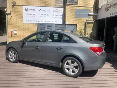 Chevrolet Cruze 2011 - 7300 EUR, 144700 km - AUTO.MOTO.pt - 144700km - foto 5 de 19