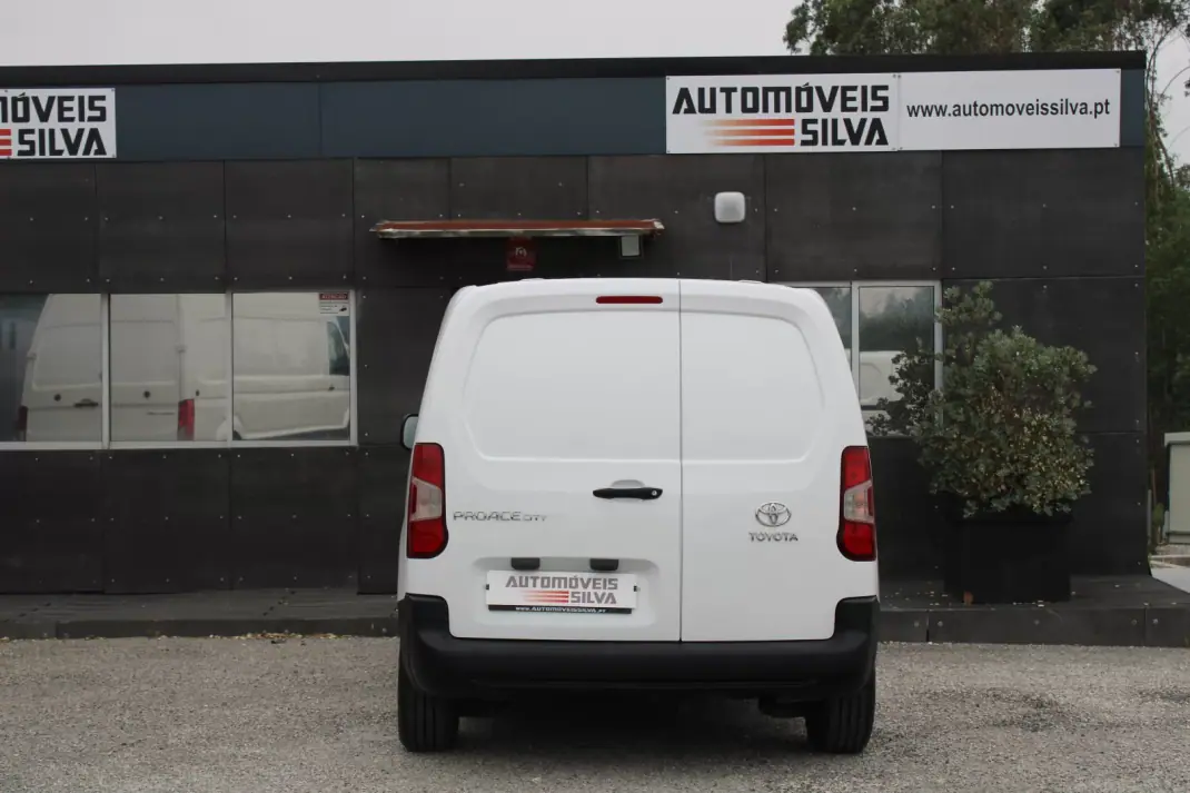Toyota Proace City 1.5D L1 Active 2020 - 12990 EUR, 180000 km - AUTO.MOTO.pt - 180000km - foto 8 de 19