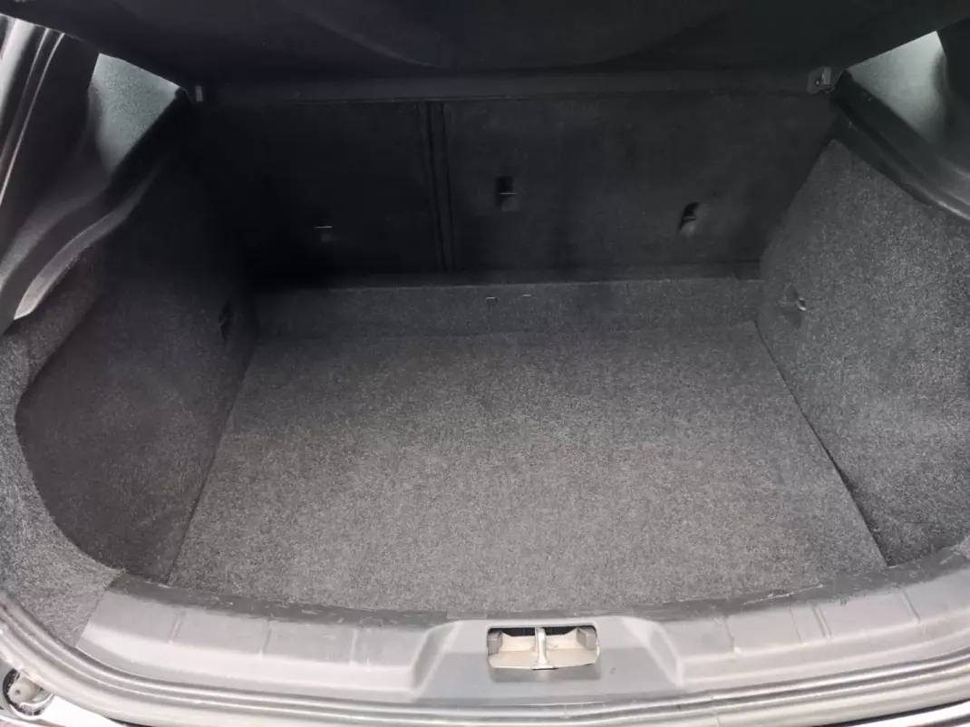 Volvo V40 2017 - 12850 EUR, 130000 km - AUTO.MOTO.pt - 130000km - foto 14 de 14