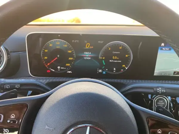 Mercedes-Benz A 180 2019 - 20947 EUR, 127450 km - AUTO.MOTO.pt - 127450km - foto 14 de 20