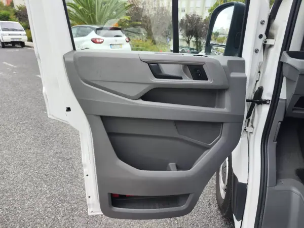 VW Crafter 2.0 TDi L4H3 2019 - 17980 EUR, 250000 km - AUTO.MOTO.pt - 250000km - foto 15 de 32