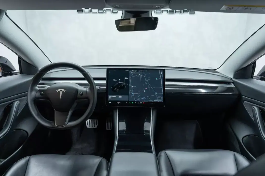 Tesla Model 3 2020 - 30950 EUR, 78000 km - AUTO.MOTO.pt - 78000km - foto 17 de 46