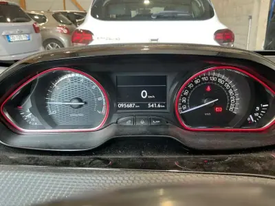 Peugeot 2008 2016 - 9900 EUR, 95687 km - foto 6 de 10