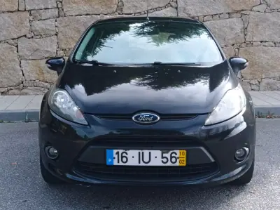 Ford Fiesta 2010 - 6490 EUR, 193000 km - AUTO.MOTO.pt - 193000km - foto 5 de 11