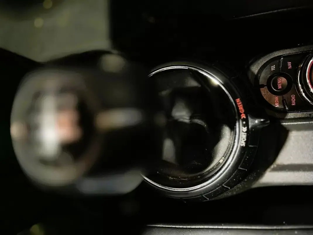 MINI 5 Portas 2016 - 13000 EUR, 203000 km - AUTO.MOTO.pt - 203000km - foto 13 de 27