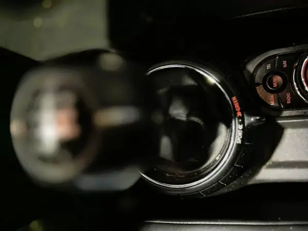 MINI 5 Portas 2016 - 12000 EUR, 203000 km - AUTO.MOTO.pt - 203000km - foto 13 de 27