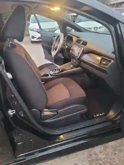 Nissan Leaf 2021 - 18000 EUR, 23400 km - AUTO.MOTO.pt - 23400km - foto 10 de 11