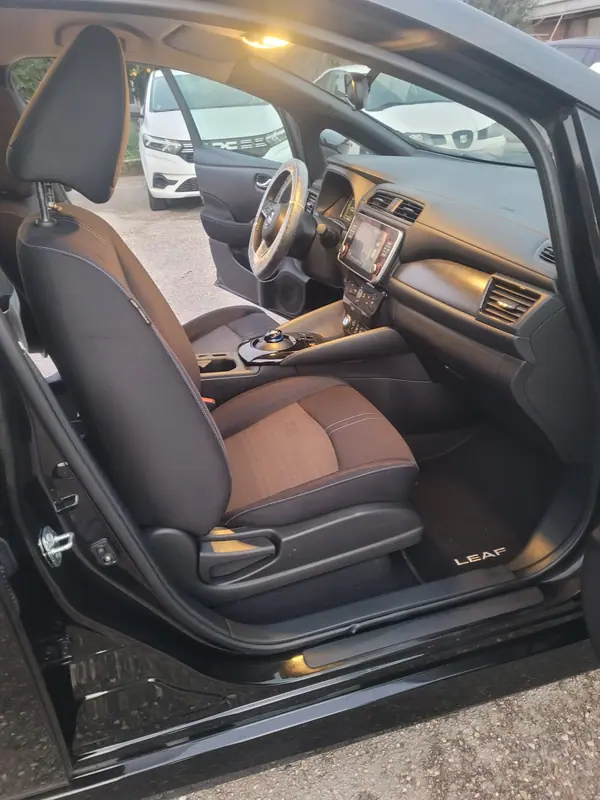 Nissan Leaf 2021 - 18000 EUR, 23400 km - AUTO.MOTO.pt - 23400km - foto 10 de 11