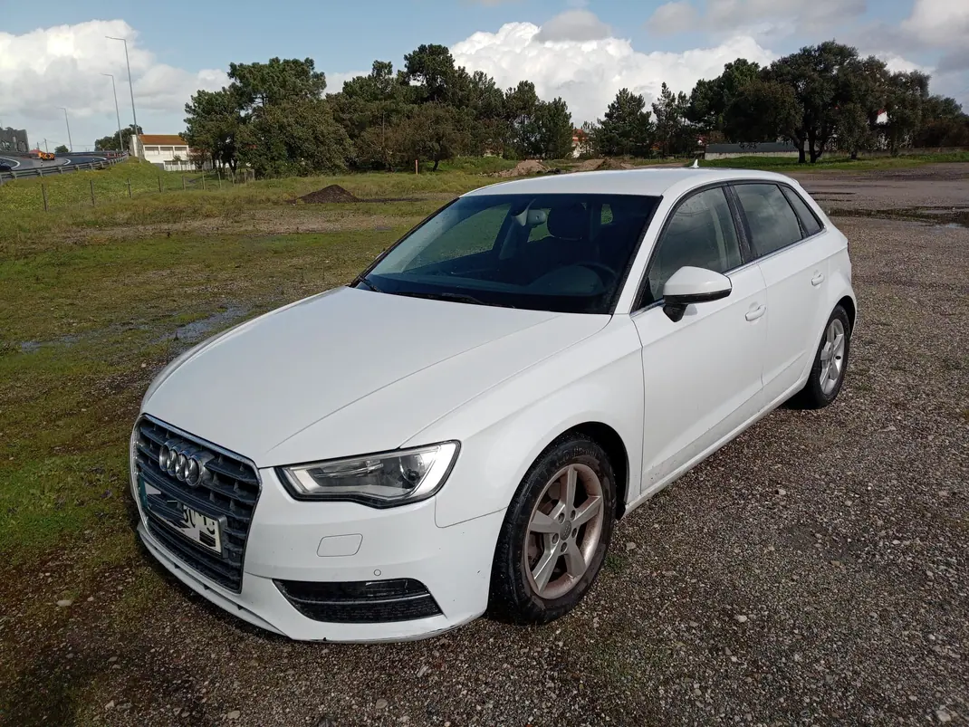 Audi A3 Sportback 2014 - 9900 EUR, 209000 km - AUTO.MOTO.pt - 209000km - foto 1 de 11
