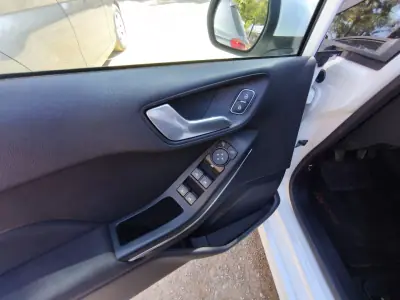 Ford Fiesta 2022 - 15750 EUR, 84525 km - AUTO.MOTO.pt - 84525km - foto 5 de 14