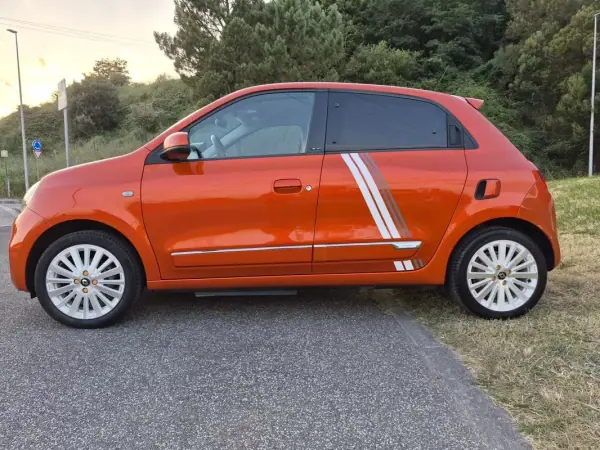 Renault Twingo 2021 - 13499 EUR, 55410 km - AUTO.MOTO.pt - 55410km - foto 4 de 32